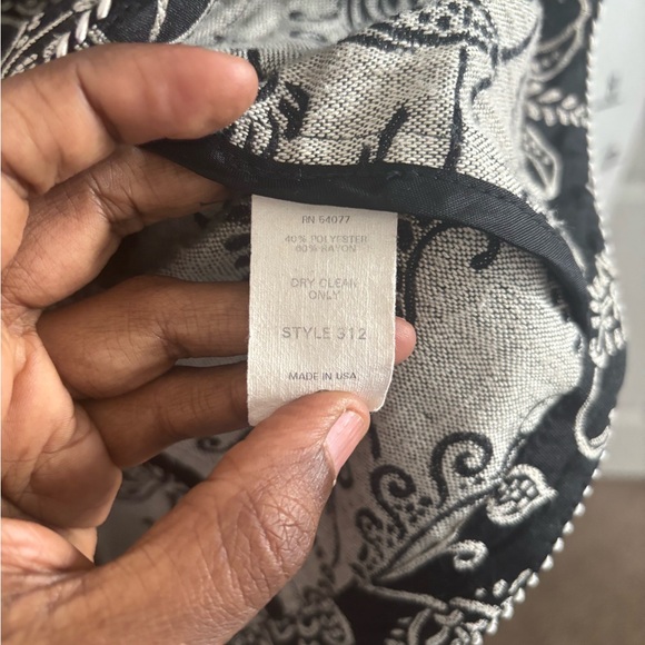 CAbi Eliza Brocade Tapestry Blazer 8 Black Cream Floral Artsy Romantic Classic - Picture 5 of 5